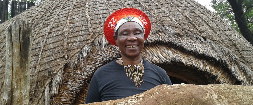 donna zulu sorridente